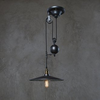 Оригинален дизайн на полилей от черен таванско помещение