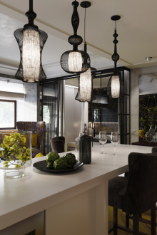 Полилеи в стил лофт в хола-трапезарията