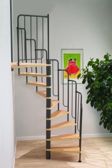 Бежово-черно вита стълба