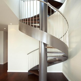 Сребърно кафява спирална стълба