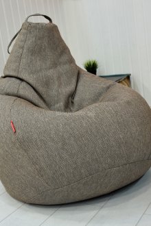 Сив стол с чанти