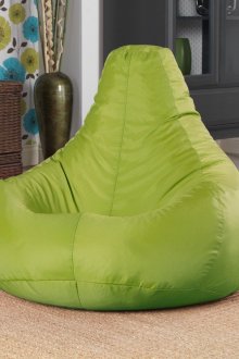 Стол с чанта от зелен боб в хола