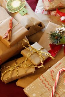 Красиво опаковане на подаръци от хартия