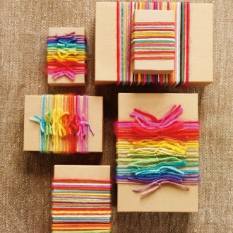 Многоцветни въжета за украса на подаръци