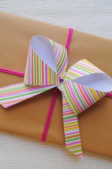 Лък и въже в дизайна на подаръка