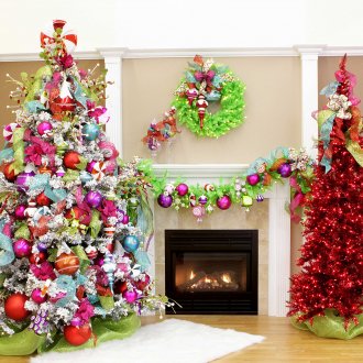 Декорация от изкуствени коледни елхи