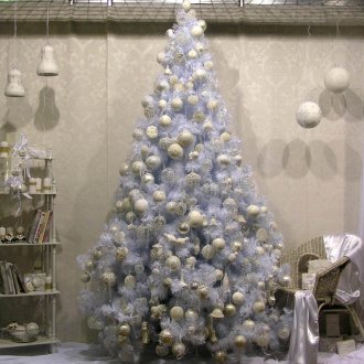 Новогодишен декор на бяло коледно дърво