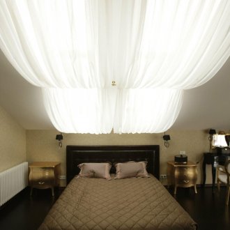 패브릭으로 침실 천장 장식