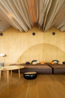 패브릭 장식이 있는 특이한 천장