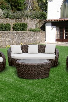 Плетени мебели на парцела