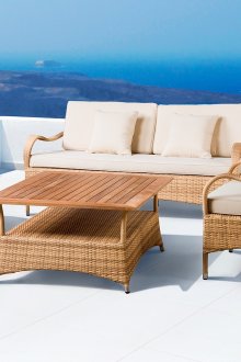 Мебели от ракита с крем