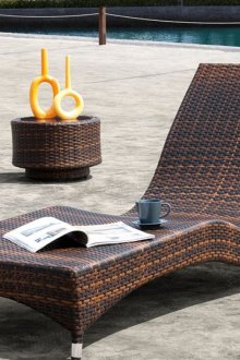 Плетена шезлонг