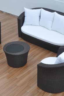 Черен плетен диван, маса и столове