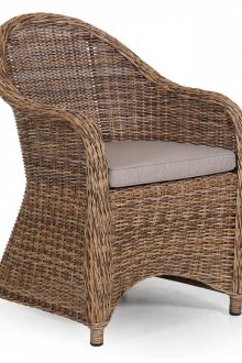 Уютен плетен стол