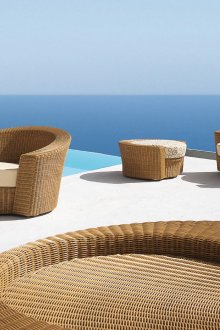 Плетени мебели на терасата