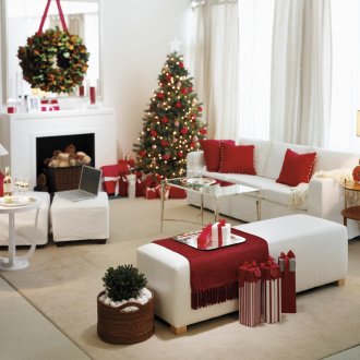 Червена и бяла всекидневна за Нова година