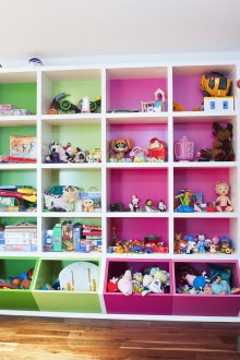 Голям шкаф за съхранение на детски играчки
