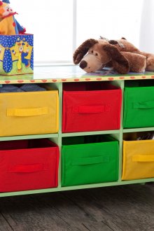 Многоцветни кошници за играчки