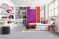 Bright accents and dressing room in the bedroom 20 sq m