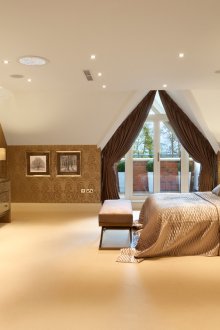 Beige dan bilik tidur putih