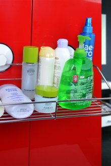 Метален рафт с вендузи за банята