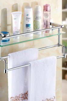 Красив стъклен рафт в банята