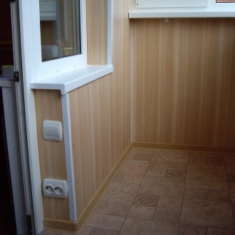 발코니의 PVC 목재 패널