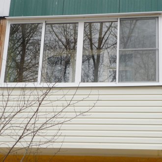 흰색 발코니 사이딩