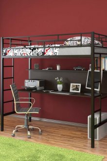 Таванско легло и работно място в детската стая