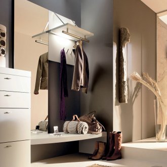 Стилен коридор с аксесоари в етнически стил