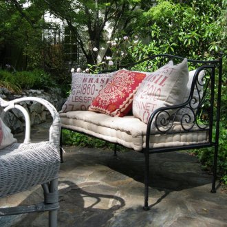 Shod черна пейка с мека седалка и възглавници