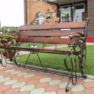 Пейка от ковано желязо, изработена от метал и дърво