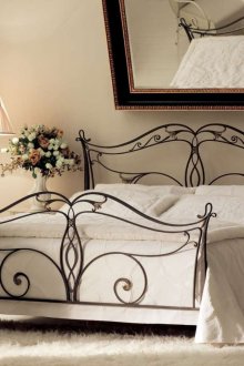 Черно легло от ковано желязо в класически стил