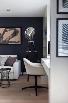 Работно място до прозореца в хола