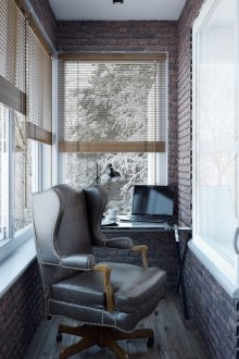 Отделен офис в апартамент в американски стил на балкона