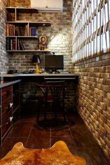 Работно място на балкона