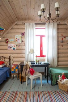 Дървен таван в стая за две деца