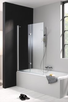 Tirai kaca dalam bilik mandi hitam dan putih