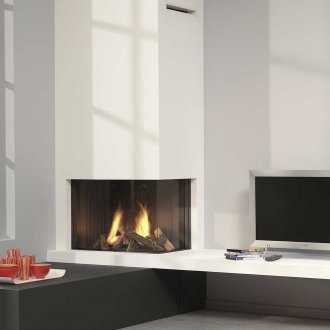 Вътрешен двор с камина