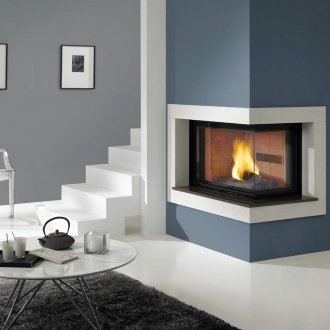 Ъглова камина със синя и бяла облицовка