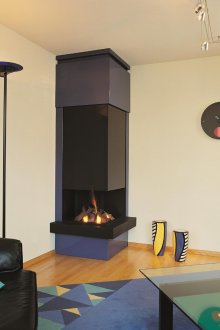 Квадратна ъглова камина в хола