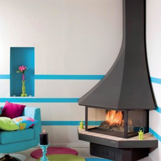 Ъглова печка за камина в светла всекидневна