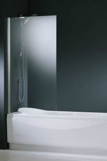 Tirai kaca di bilik mandi dengan aksen hijau