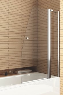 Tirai kaca di bilik mandi dengan hiasan kayu