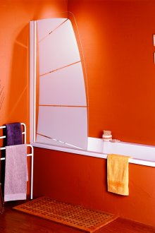 Tirai kaca dalam mandi merah