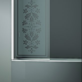 Tirai kaca dengan corak di bilik mandi