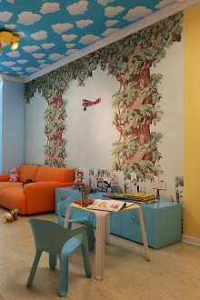 Дуплекс таван с облаци в детска стая