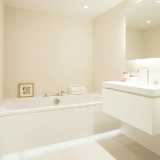 Просторна, светла баня