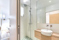 White and beige bathroom