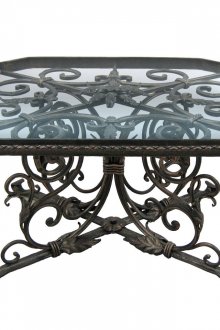 Голяма кована маса със стъклен плот